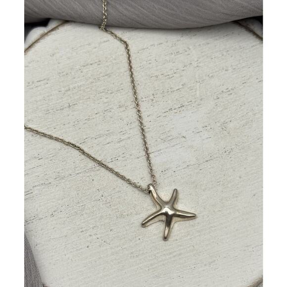 TIFFANY & CO. Sterling Silver Elsa Peretti Starfish Necklace 2.72 G / 18 In - Picture 2 of 10